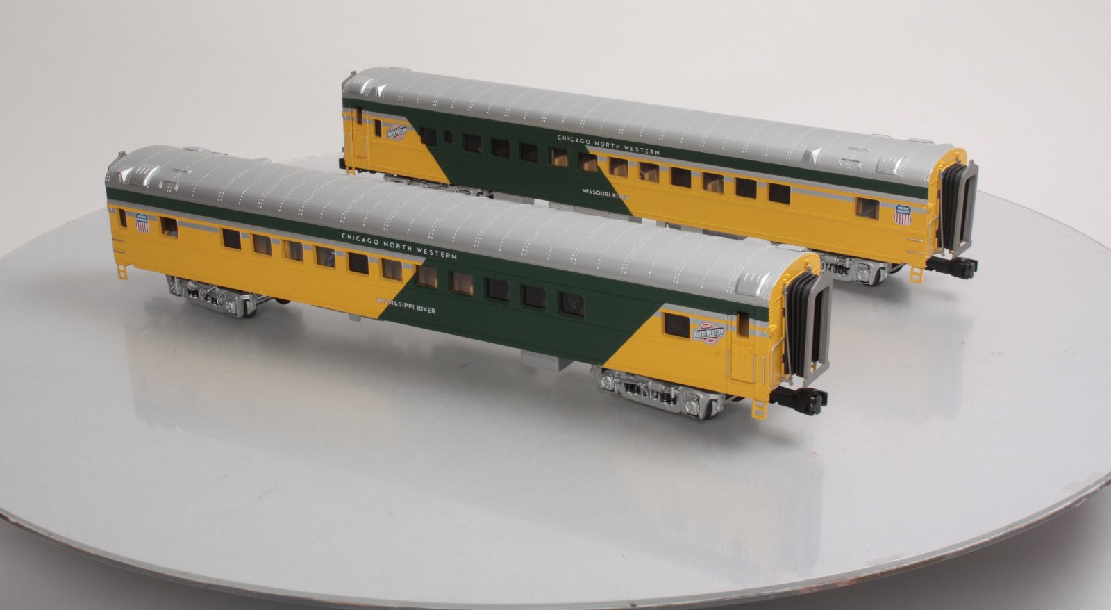 MTH 20-69139 O CNW 70' Streamlined Coach/Coach Passenger Car Set (Set of 2)