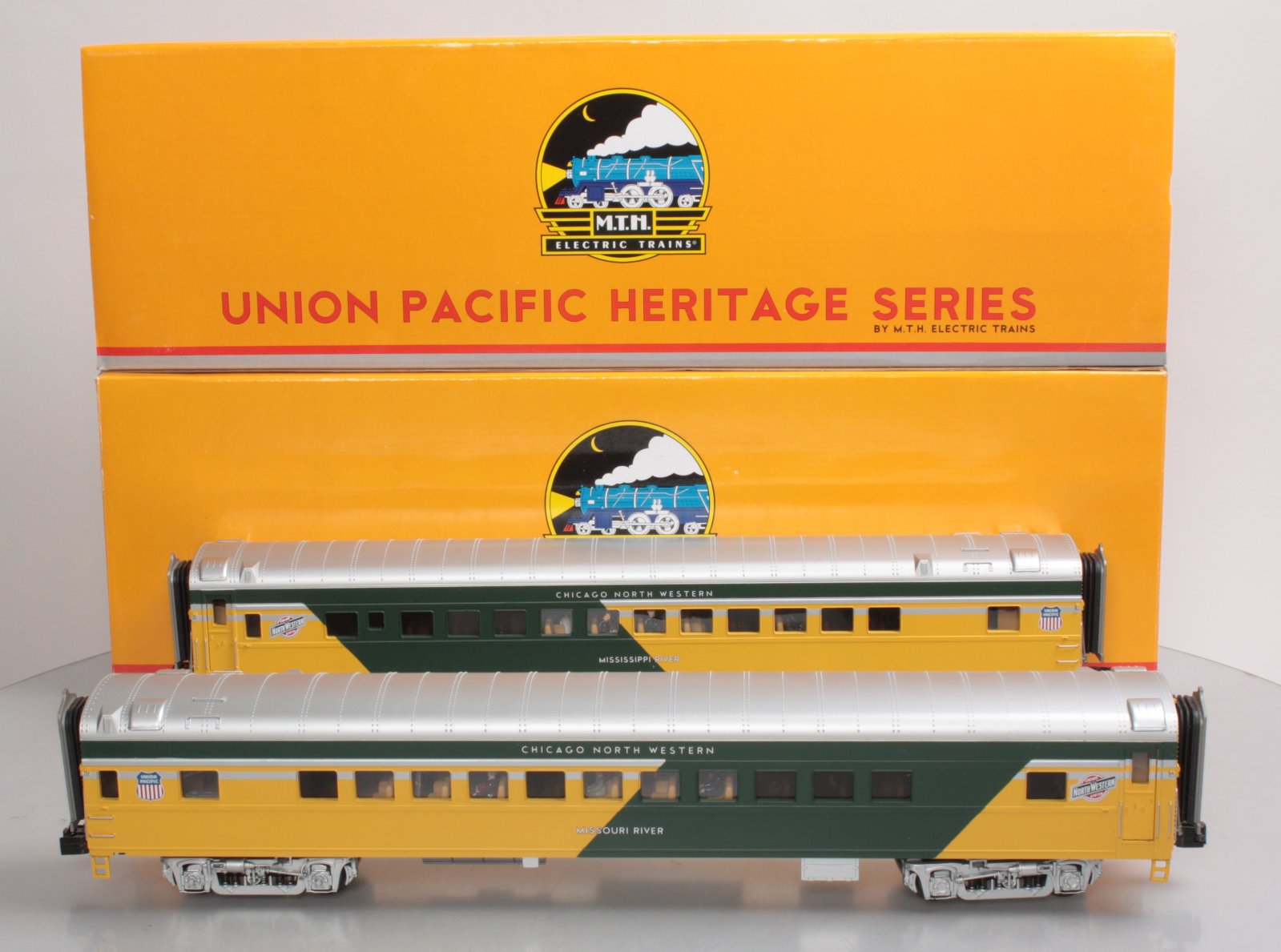 MTH 20-69139 O CNW 70' Streamlined Coach/Coach Passenger Car Set (Set of 2)