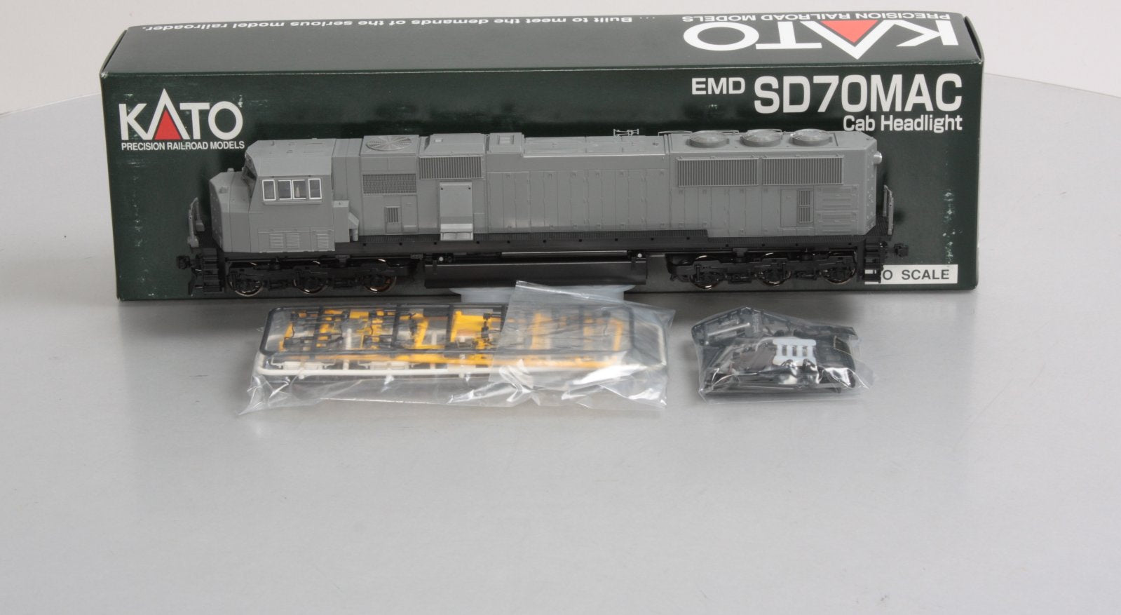 Kato 37-6400 HO Scale Undecorated SD70MAC w/Cab Headlight