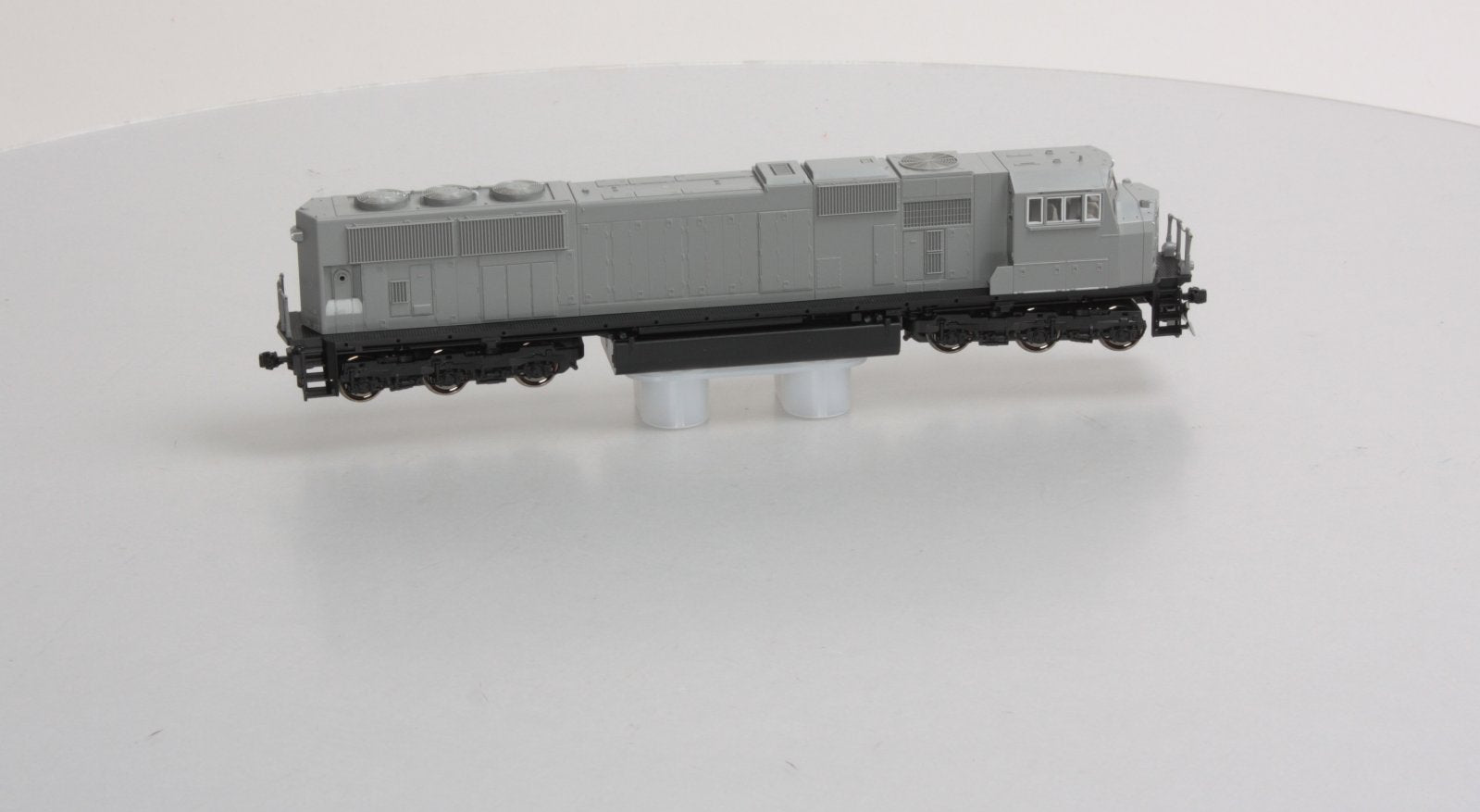 Kato 37-6400 HO Scale Undecorated SD70MAC w/Cab Headlight