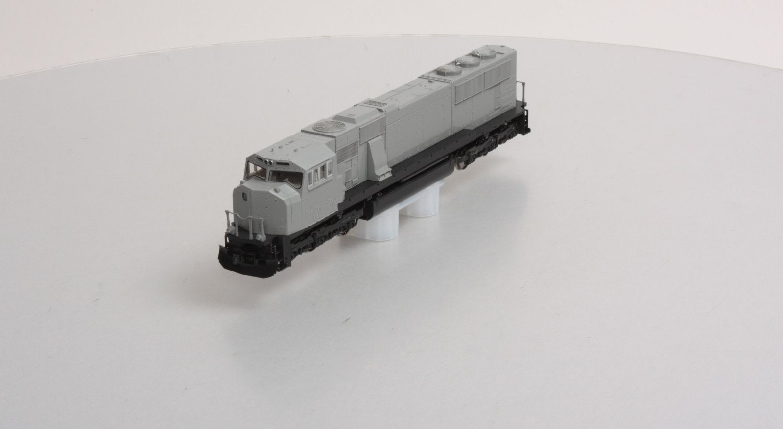 Kato 37-6400 HO Scale Undecorated SD70MAC w/Cab Headlight