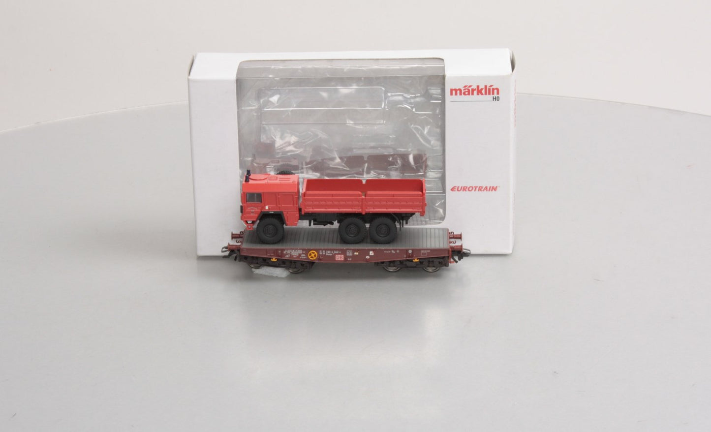 Marklin 48725 Flatcar w/2 KFOR vehicles