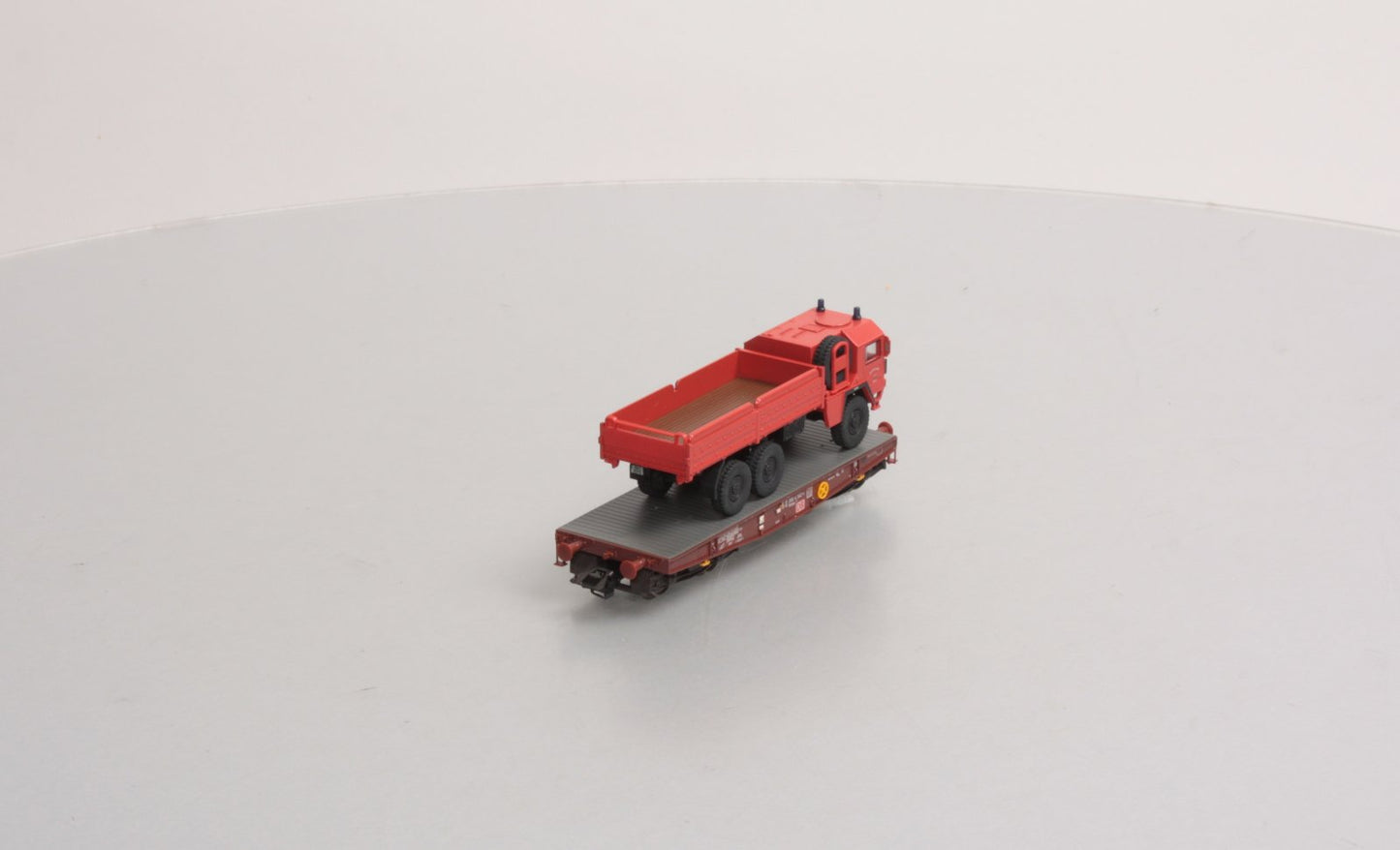 Marklin 48725 Flatcar w/2 KFOR vehicles