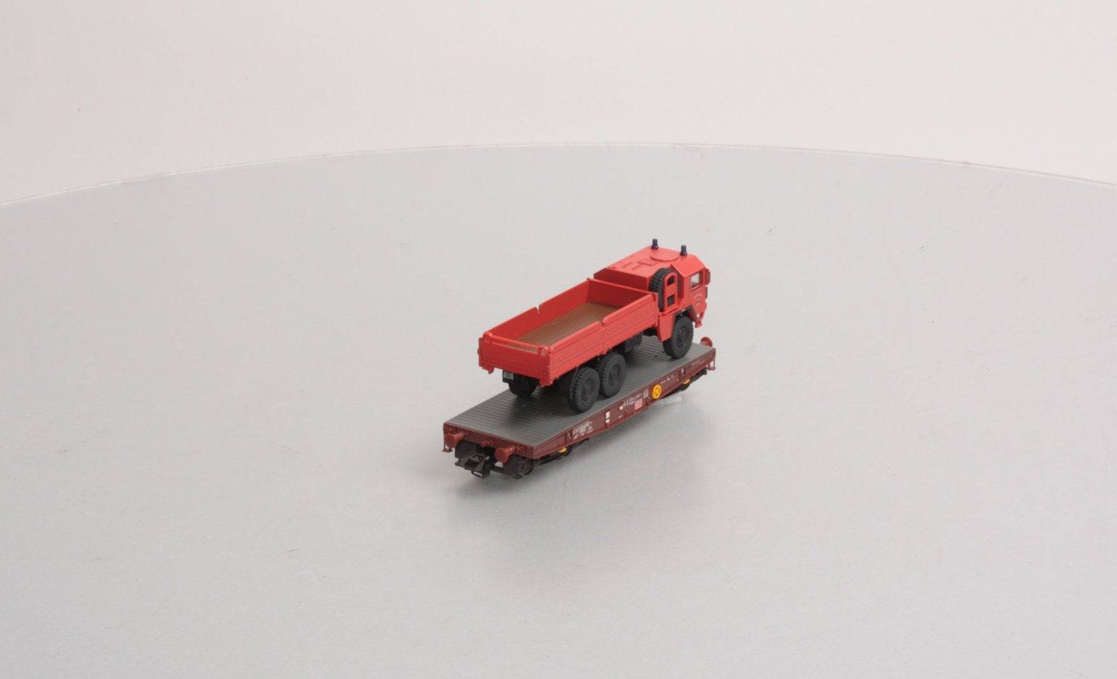 Marklin 48725 Flatcar w/2 KFOR vehicles
