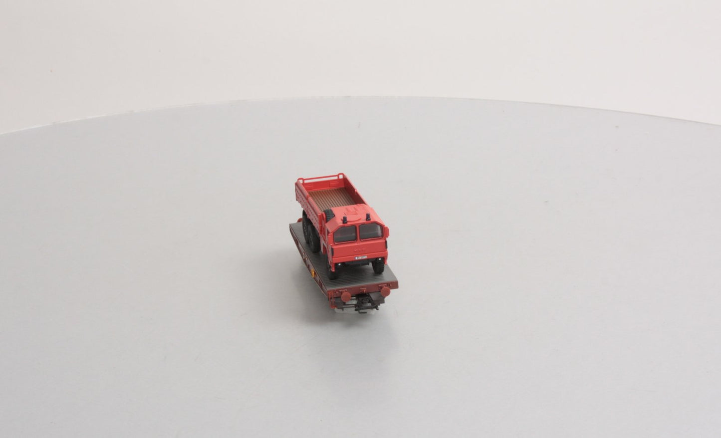 Marklin 48725 Flatcar w/2 KFOR vehicles
