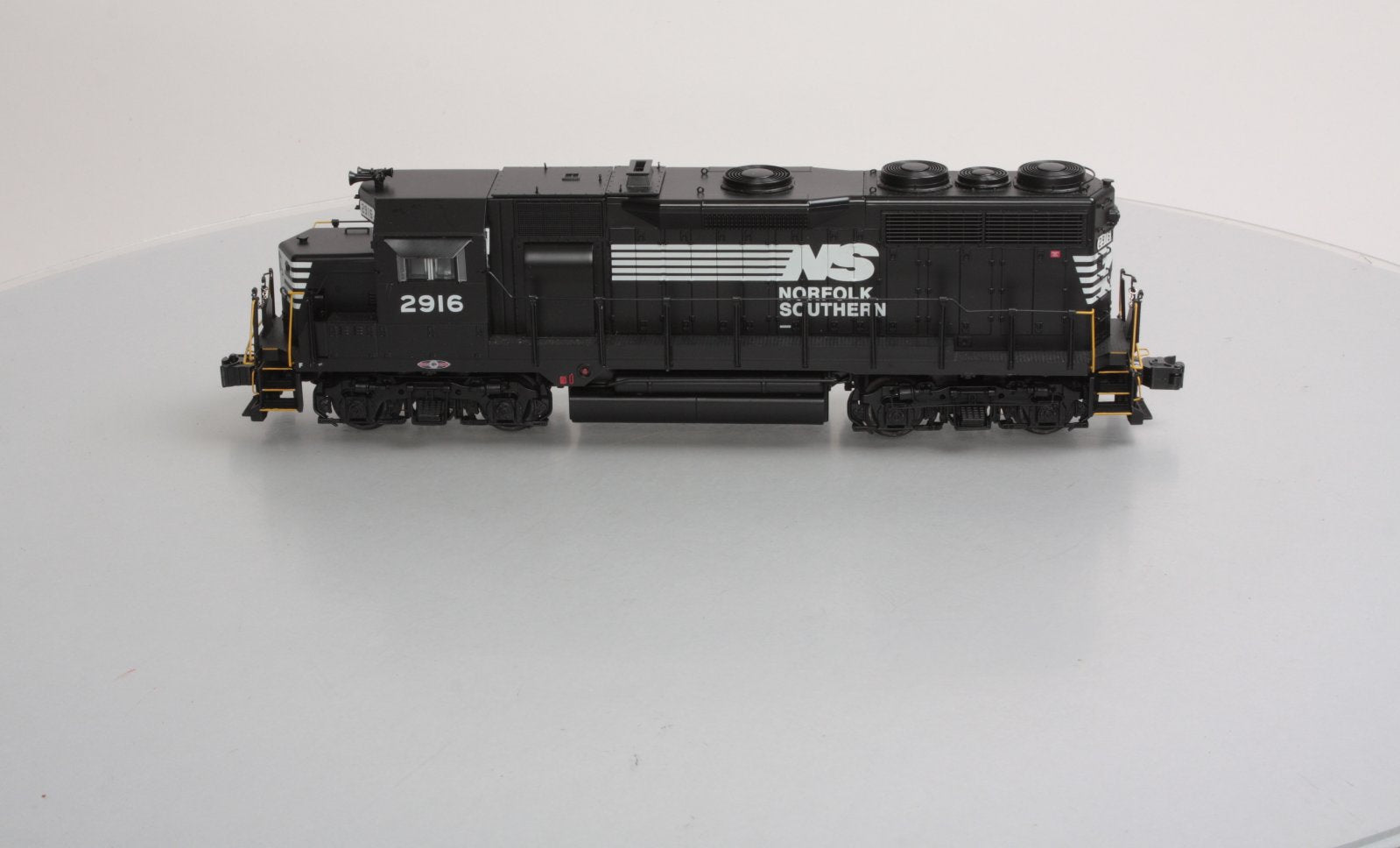 Lionel 6-38999 Norfolk Southern GP-35 Diesel Locomotive #2916