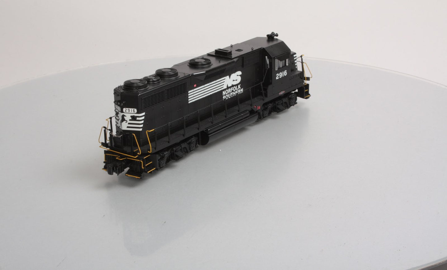 Lionel 6-38999 Norfolk Southern GP-35 Diesel Locomotive #2916