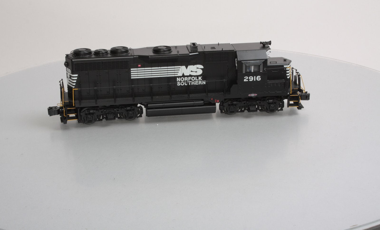 Lionel 6-38999 Norfolk Southern GP-35 Diesel Locomotive #2916