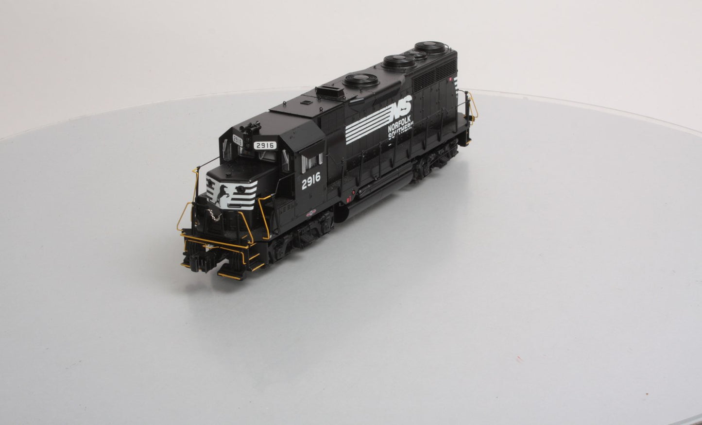 Lionel 6-38999 Norfolk Southern GP-35 Diesel Locomotive #2916