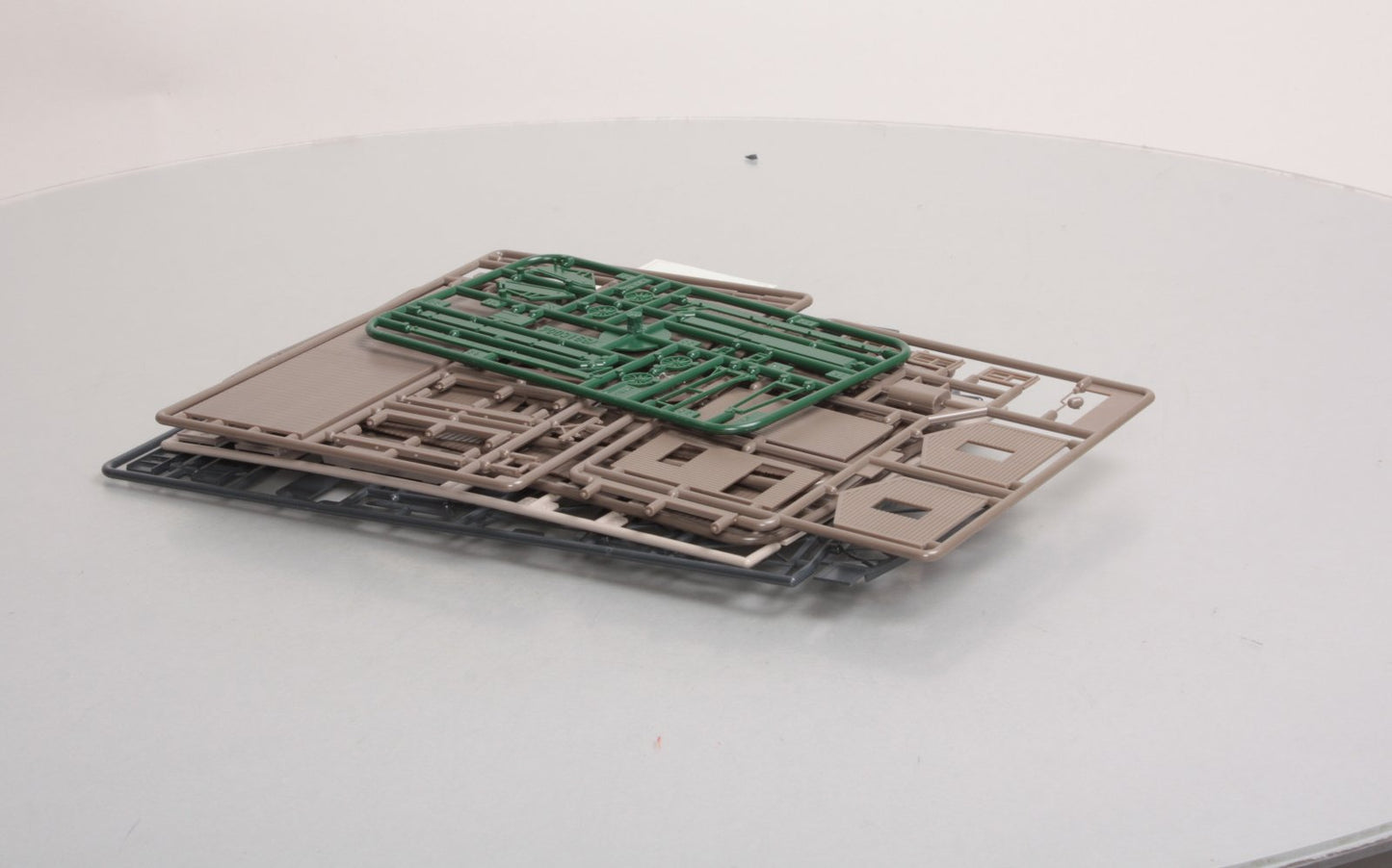 Walthers 933-3166 HO Scale Team Track Scene Building Kit