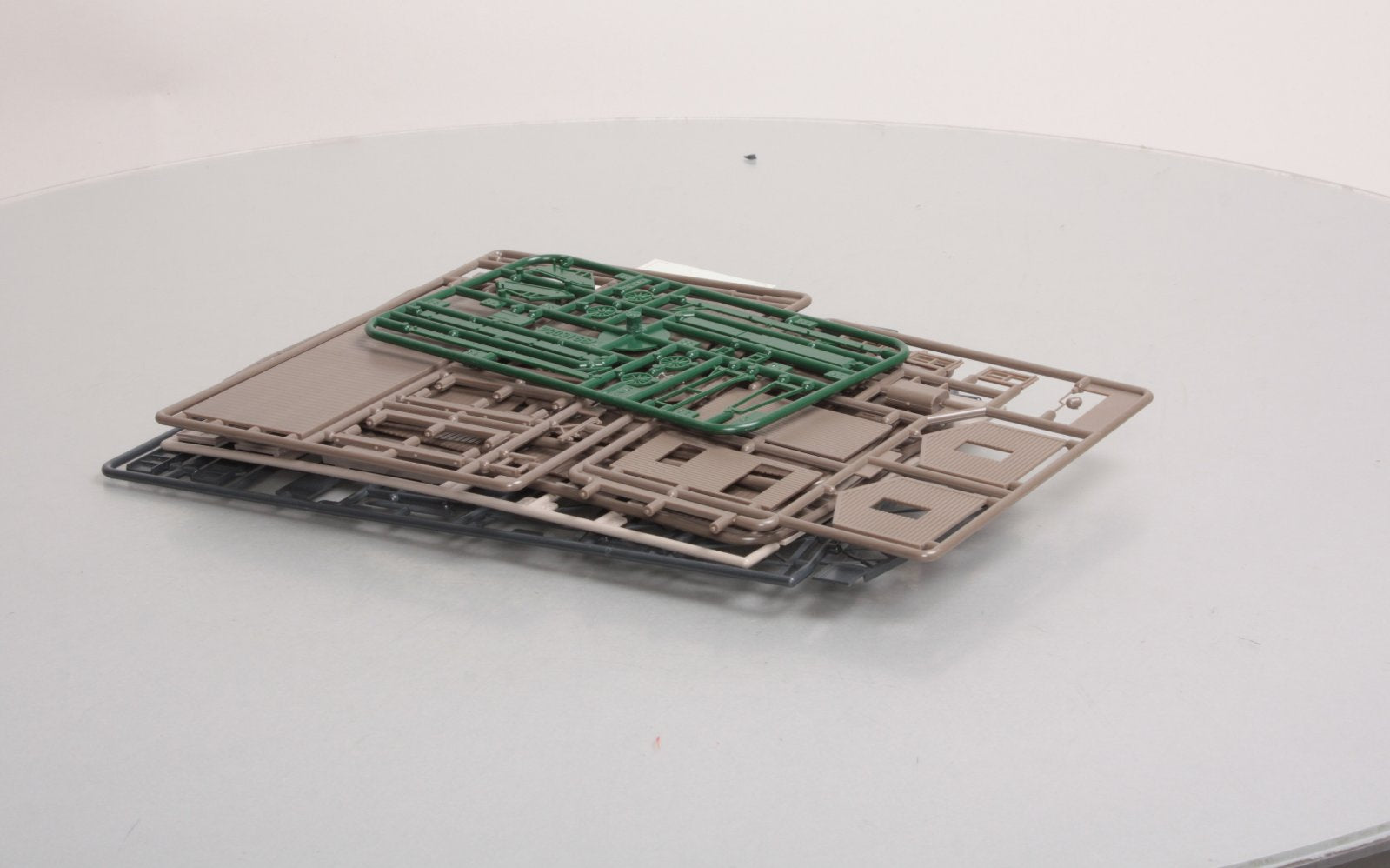 Walthers 933-3166 HO Scale Team Track Scene Building Kit