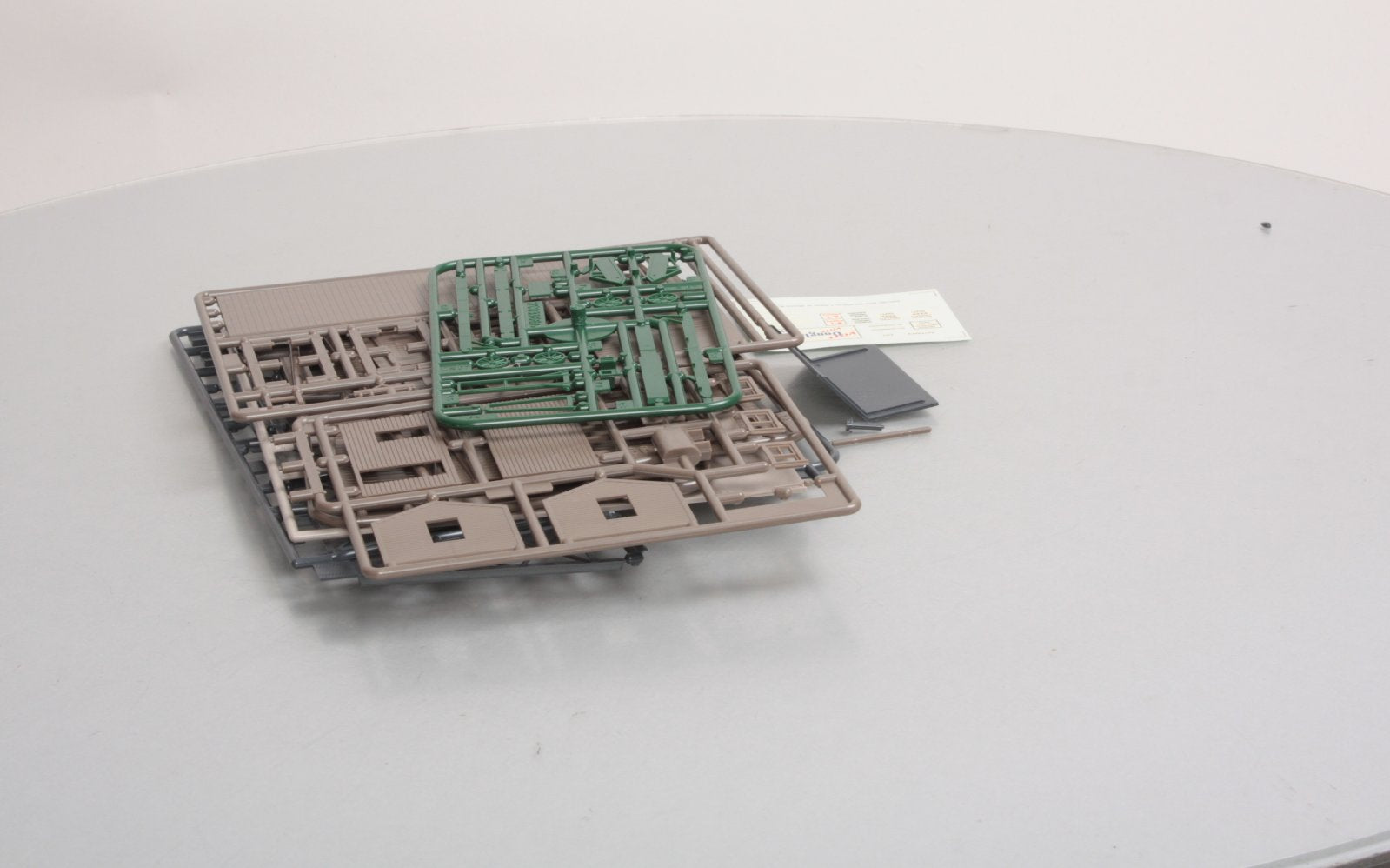 Walthers 933-3166 HO Scale Team Track Scene Building Kit