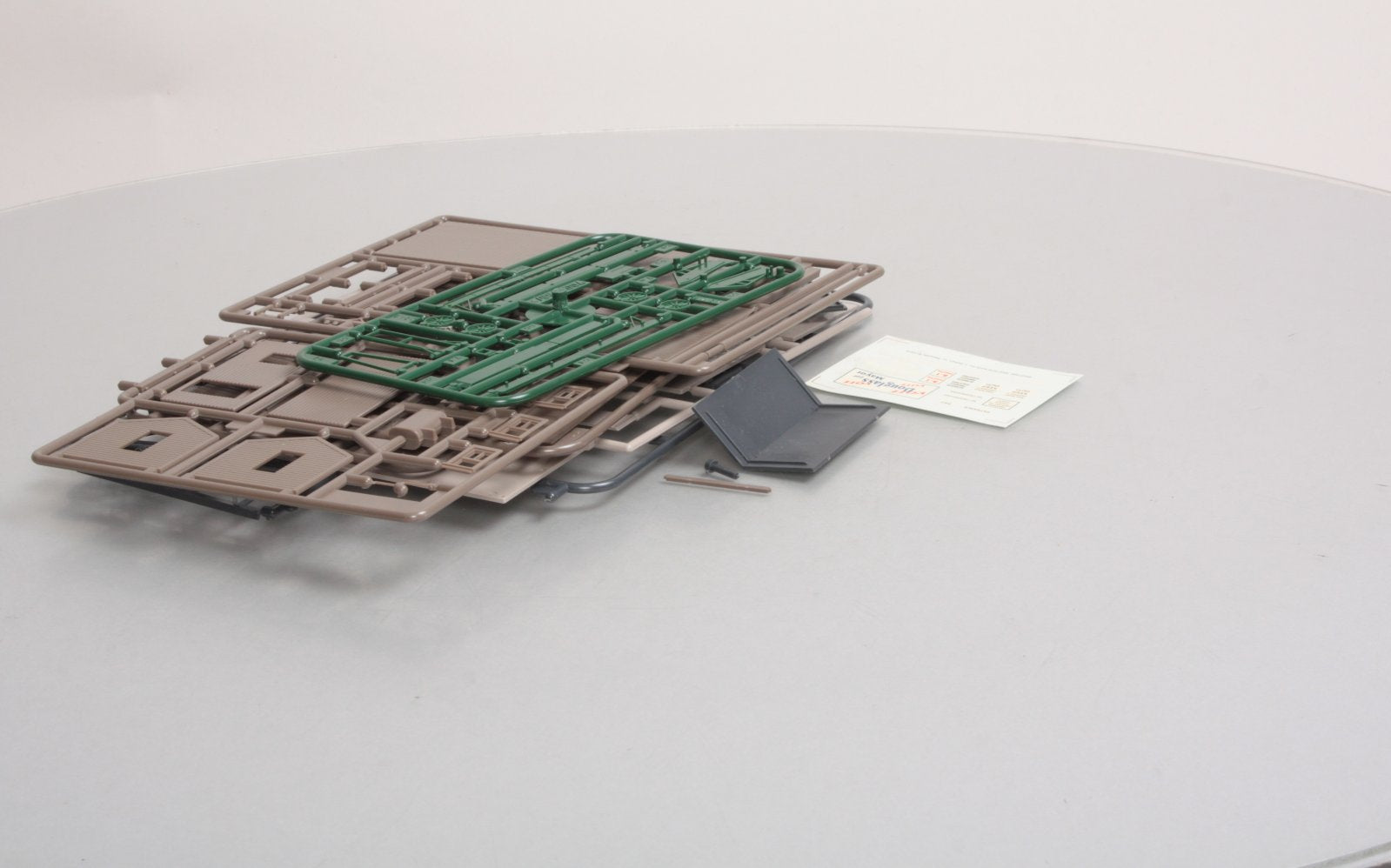 Walthers 933-3166 HO Scale Team Track Scene Building Kit