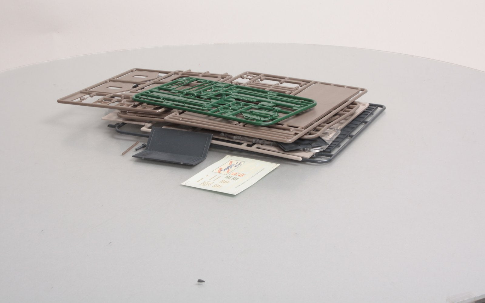 Walthers 933-3166 HO Scale Team Track Scene Building Kit