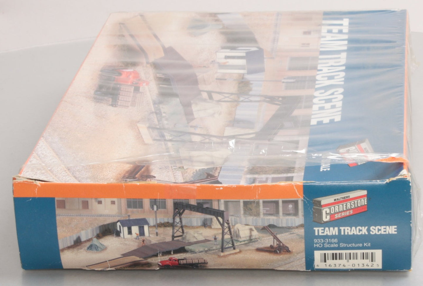 Walthers 933-3166 HO Scale Team Track Scene Building Kit