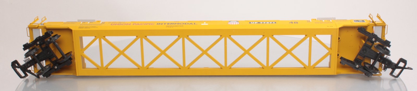 USA Trains R17116 G Union Pacific Gunderson Husky Stack with 2 Containers #3
