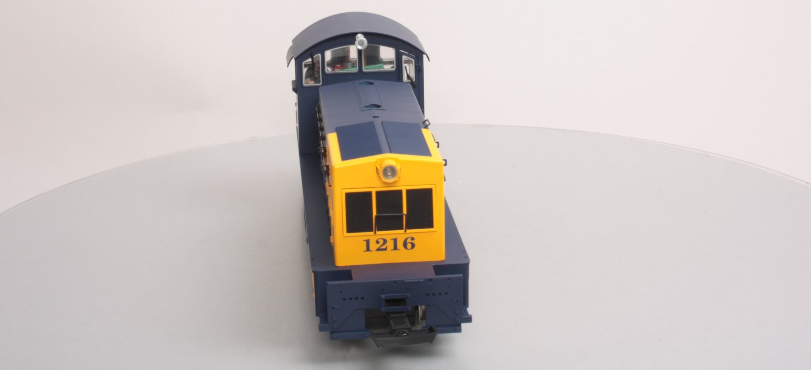 cc72003-1 | Une locomotive thermique CC 72000 en livrée FRET