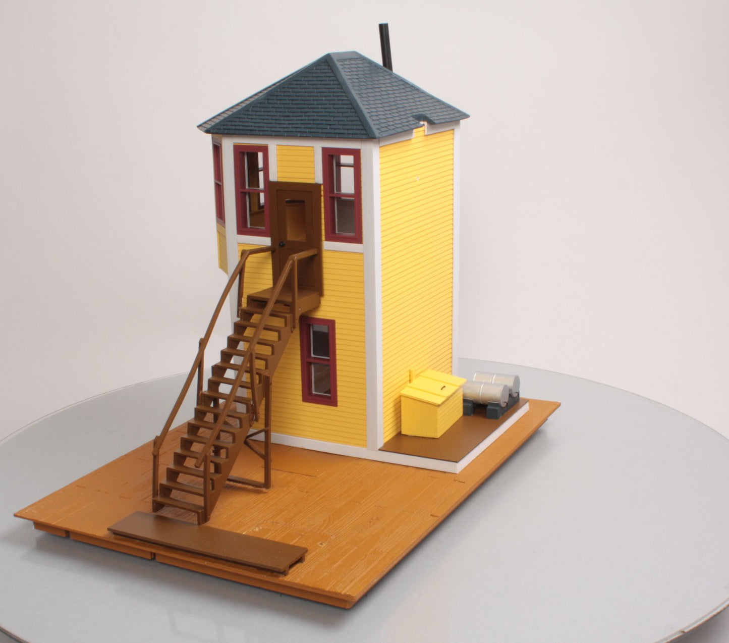 Aristo-Craft 7204 G Scale Bay Window Signal Tower