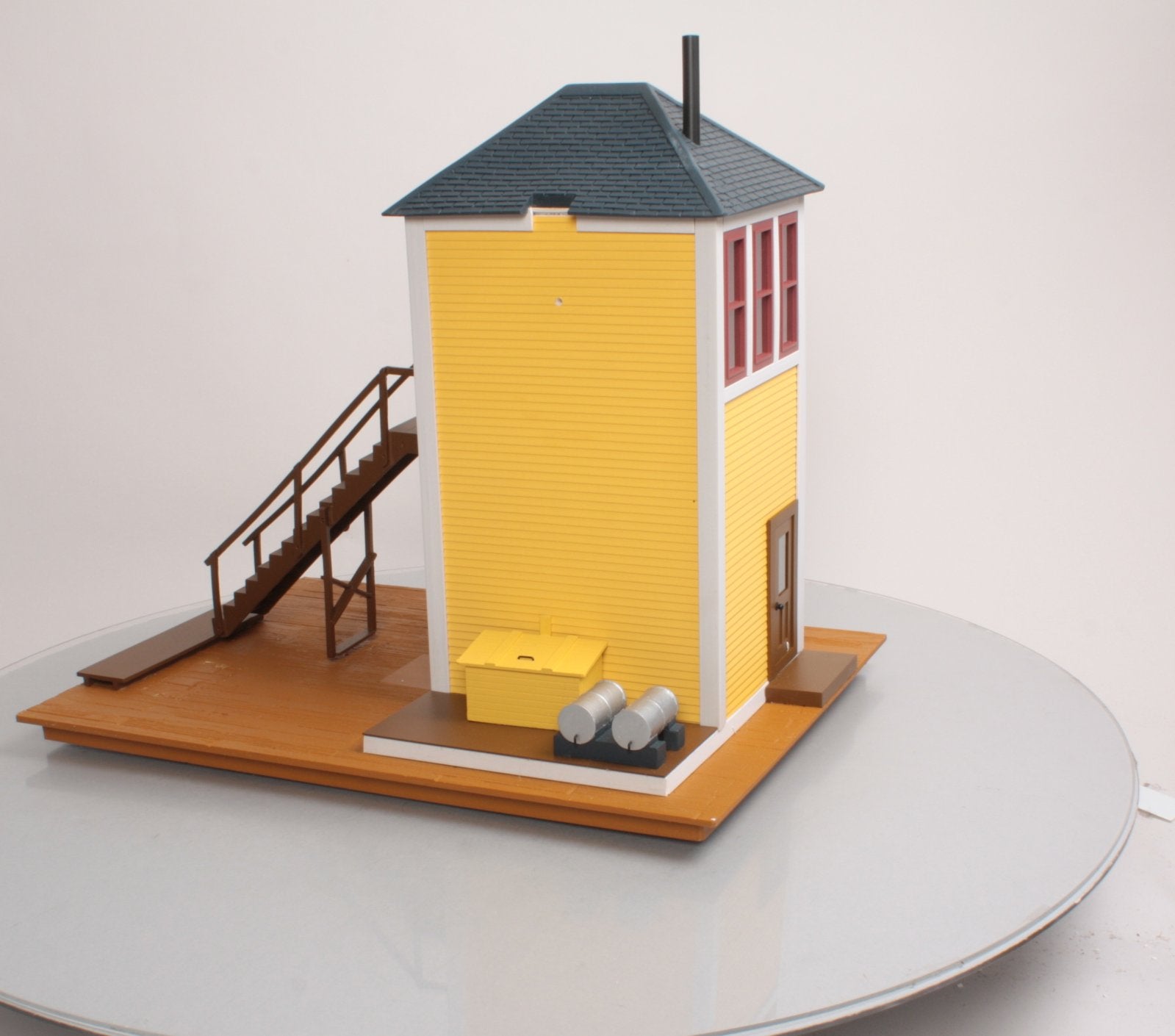 Aristo-Craft 7204 G Scale Bay Window Signal Tower