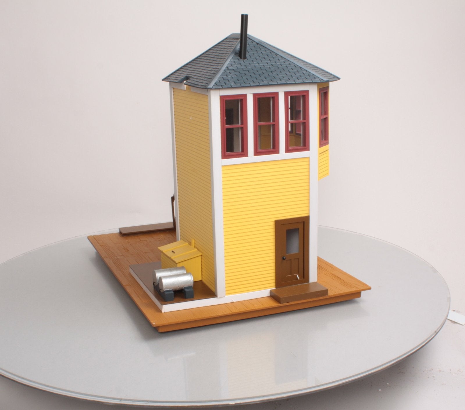 Aristo-Craft 7204 G Scale Bay Window Signal Tower