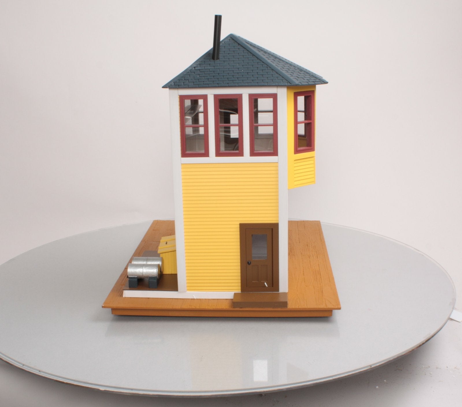 Aristo-Craft 7204 G Scale Bay Window Signal Tower