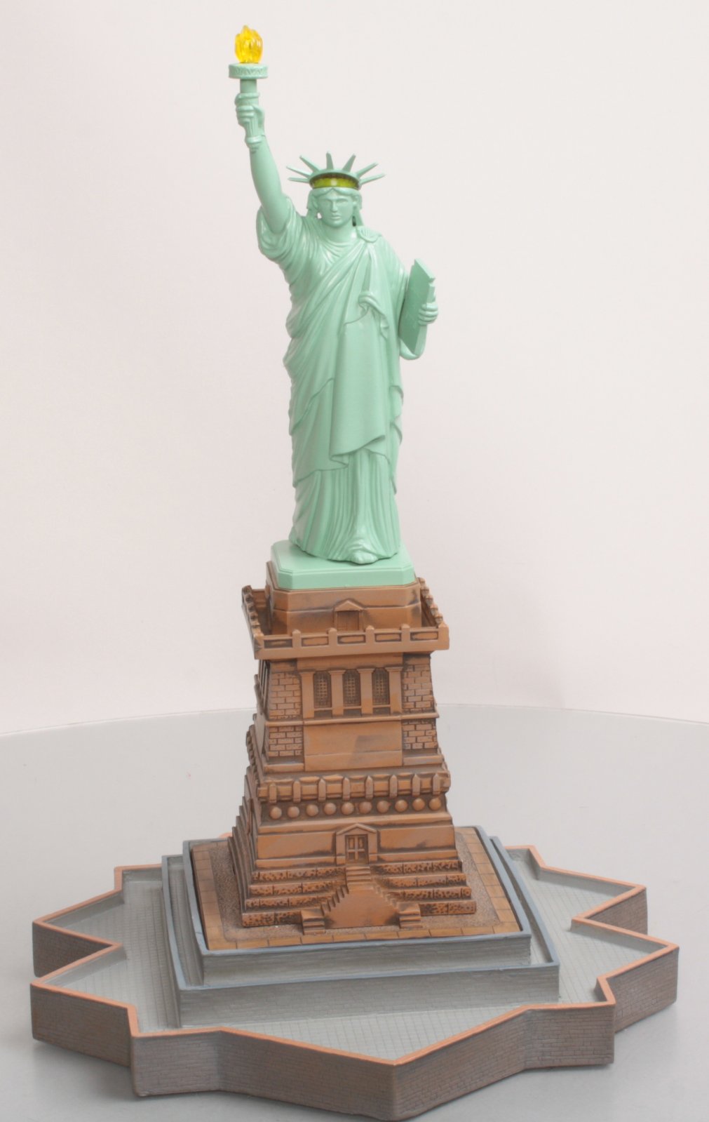 O-Line OLR901 Lighted Statue Of Liberty with Base
