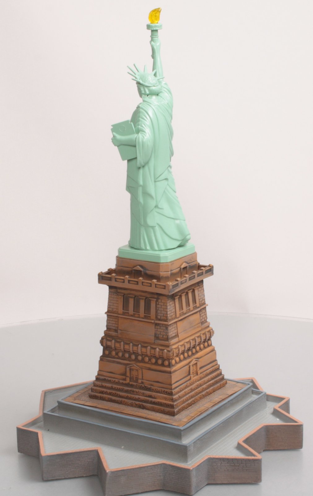 O-Line OLR901 Lighted Statue Of Liberty with Base