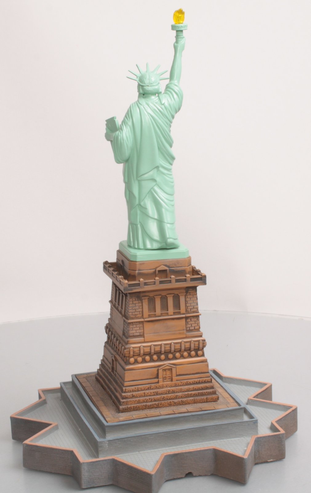 O-Line OLR901 Lighted Statue Of Liberty with Base