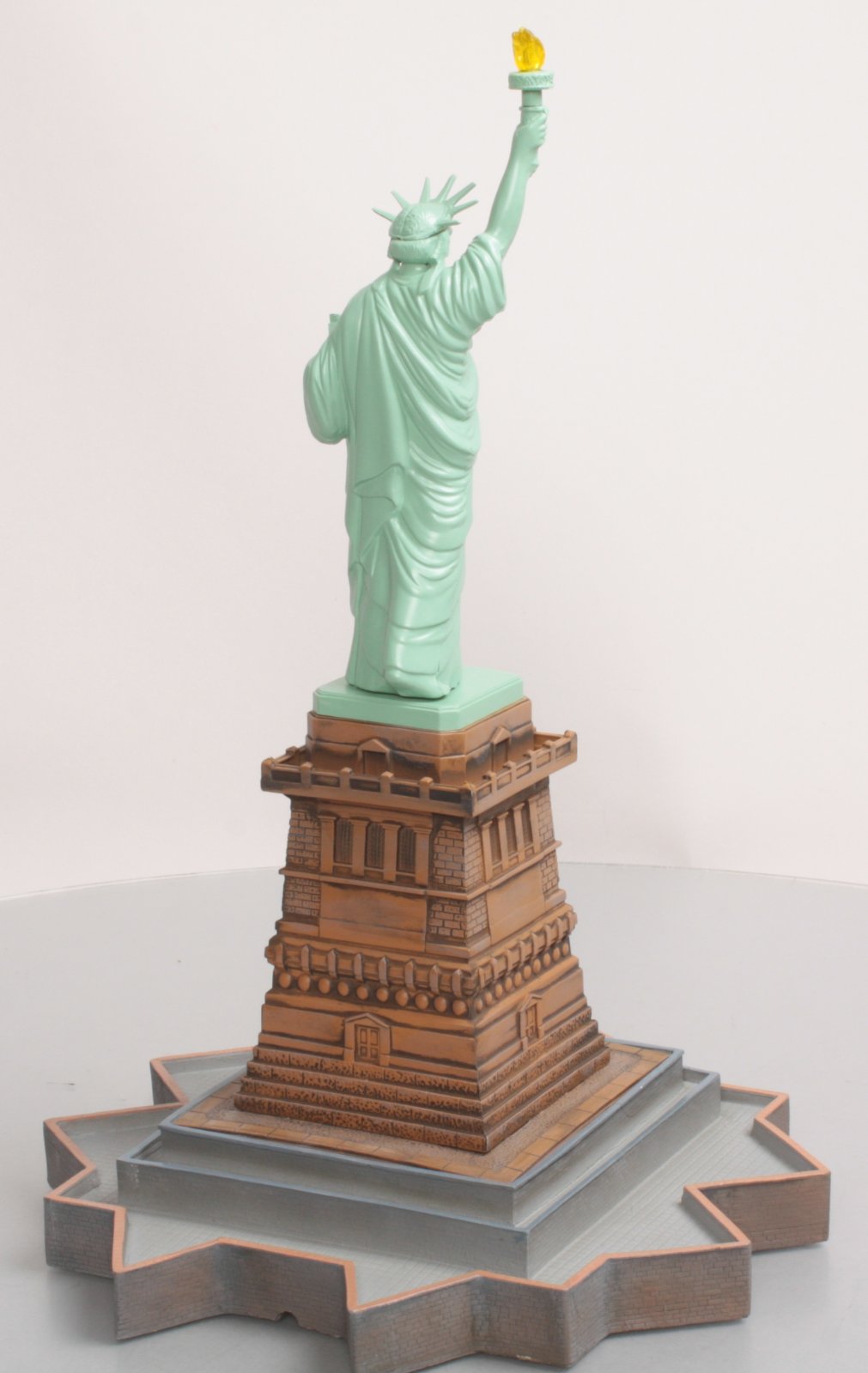 O-Line OLR901 Lighted Statue Of Liberty with Base