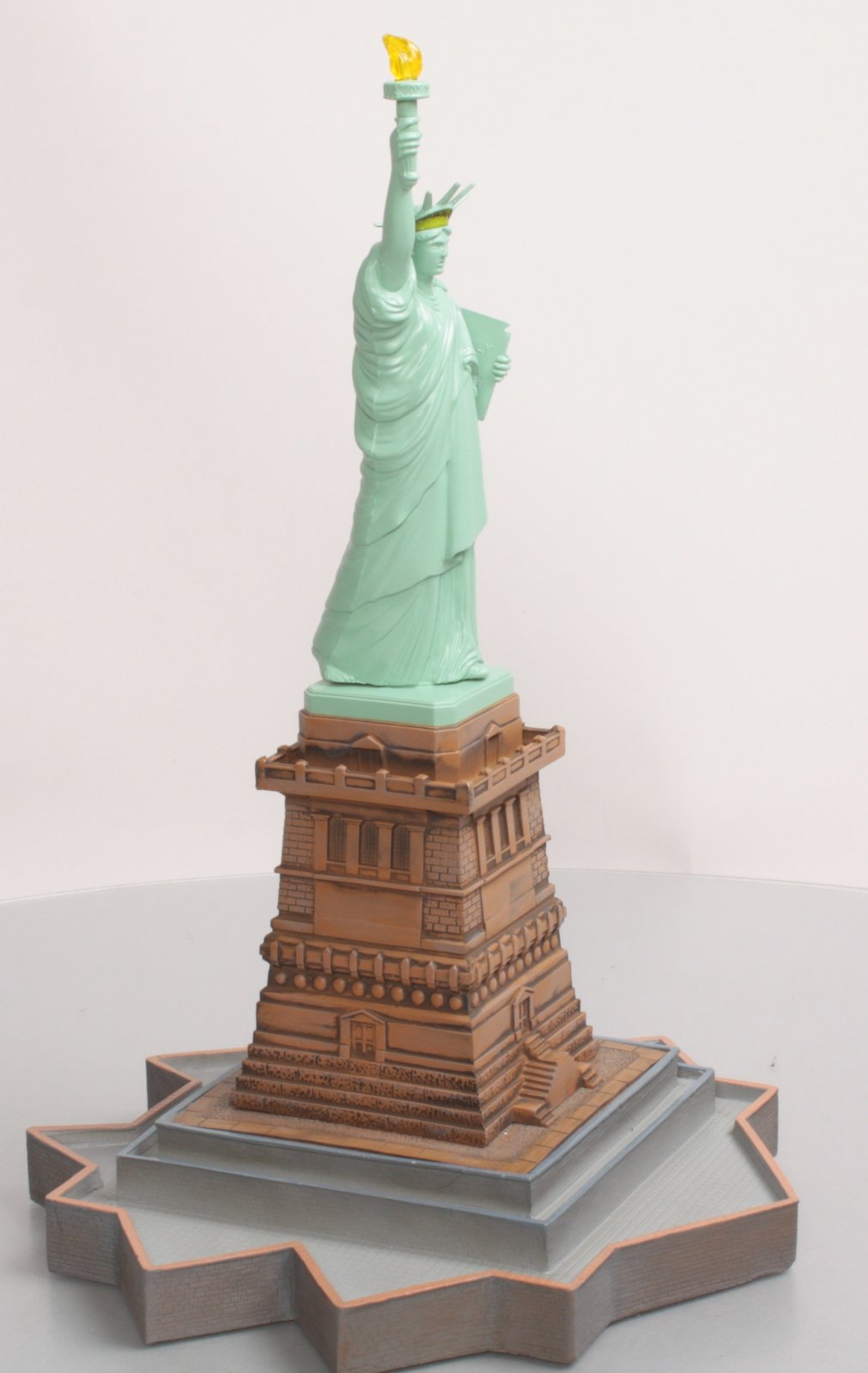 O-Line OLR901 Lighted Statue Of Liberty with Base