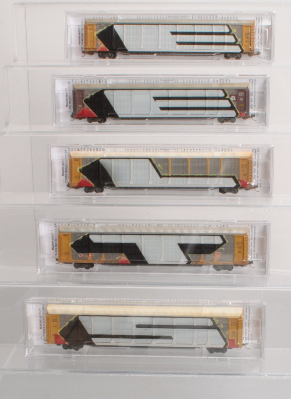 Micro-Trains 99305150 N Steel Graffiti Autorack (Set of 5) – Trainz