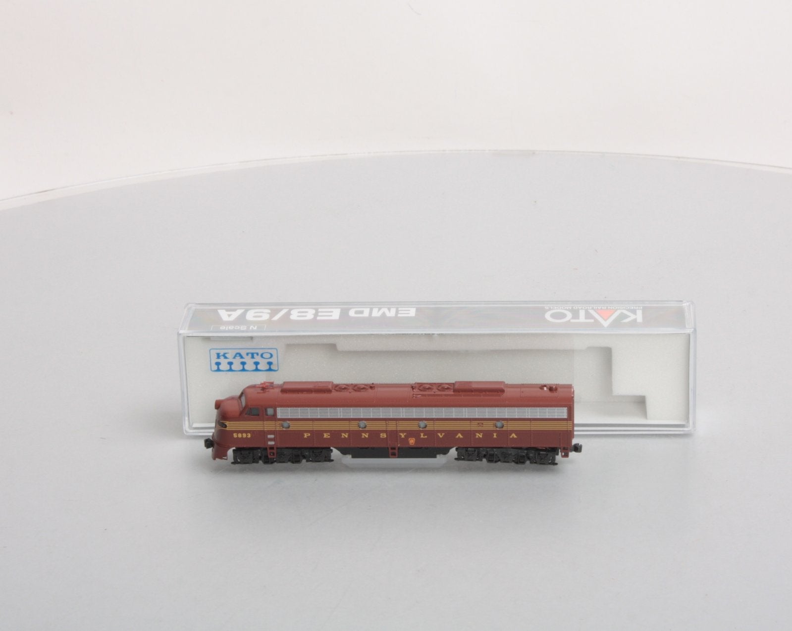 Kato 176-5310 N Scale Pennsylvania E8A Diesel Locomotive #5893
