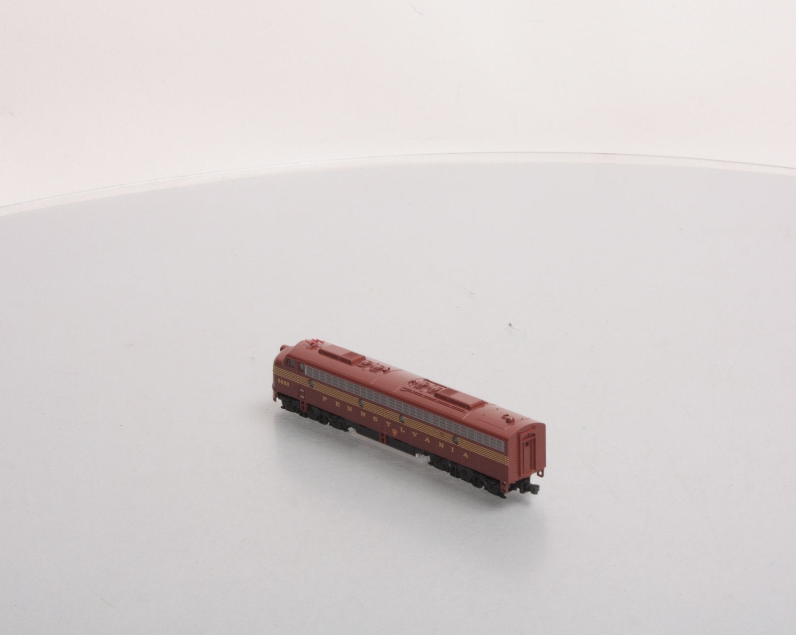 Kato 176-5310 N Scale Pennsylvania E8A Diesel Locomotive #5893