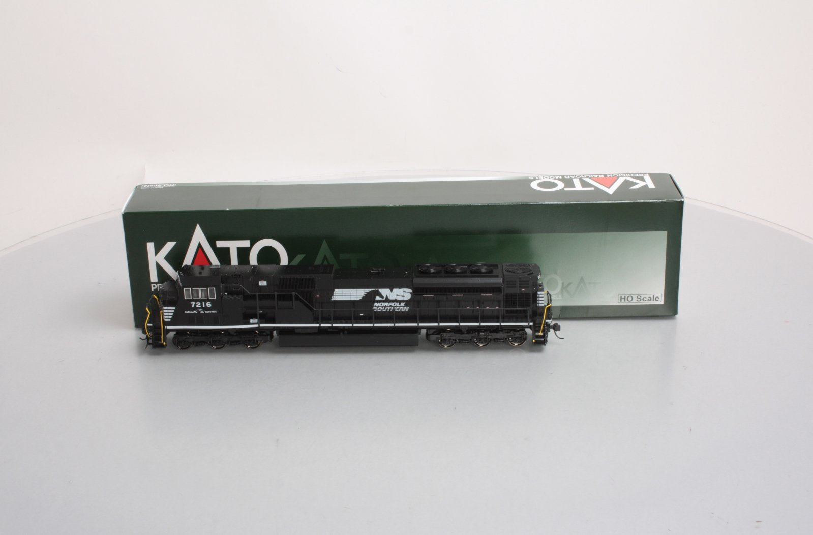 Kato 37-6375LS HO NS SD80MAC Diesel Locomotive w/Sound #7216