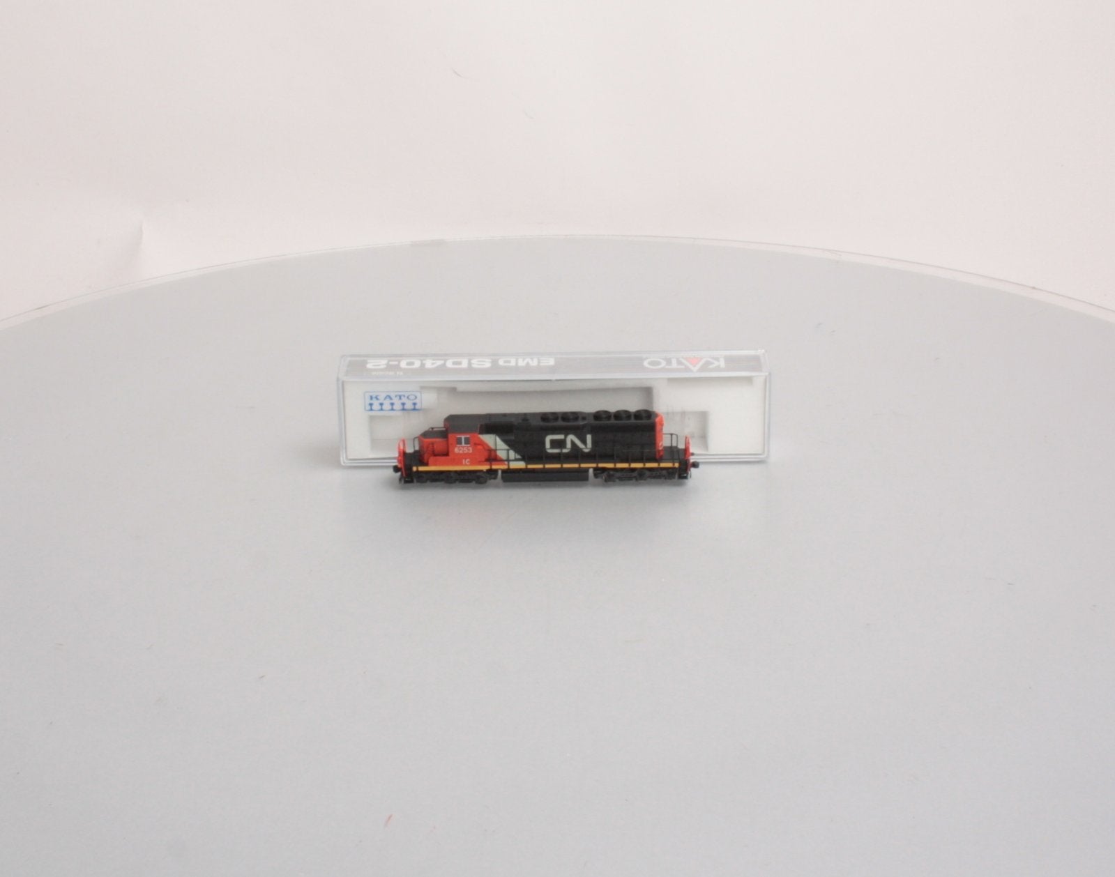 Kato 176-4953 N Scale Canadian National EMD SD40-2 Diesel Locomotive #6253