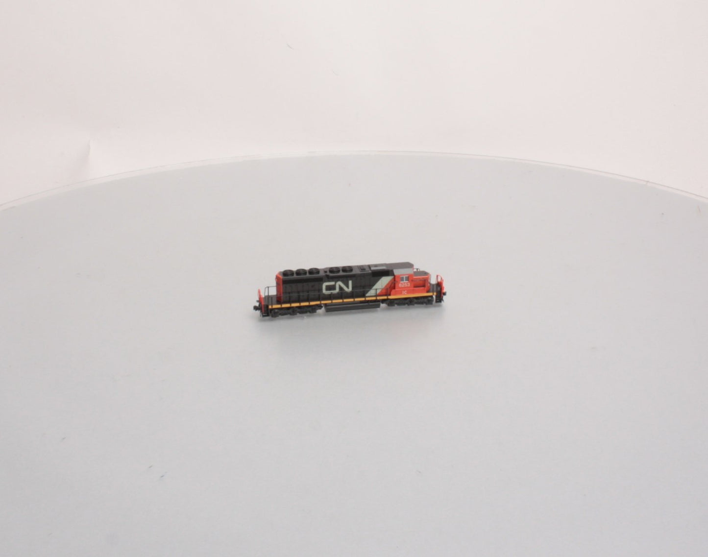 Kato 176-4953 N Scale Canadian National EMD SD40-2 Diesel Locomotive #6253