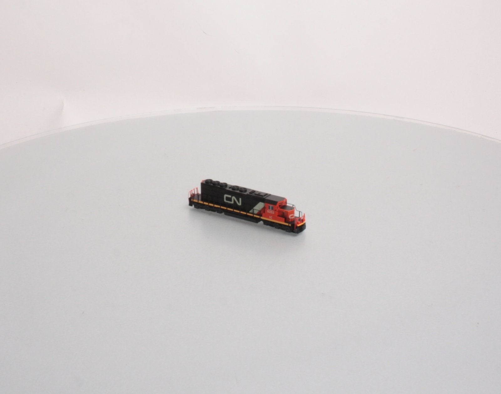 Kato 176-4953 N Scale Canadian National EMD SD40-2 Diesel Locomotive #6253