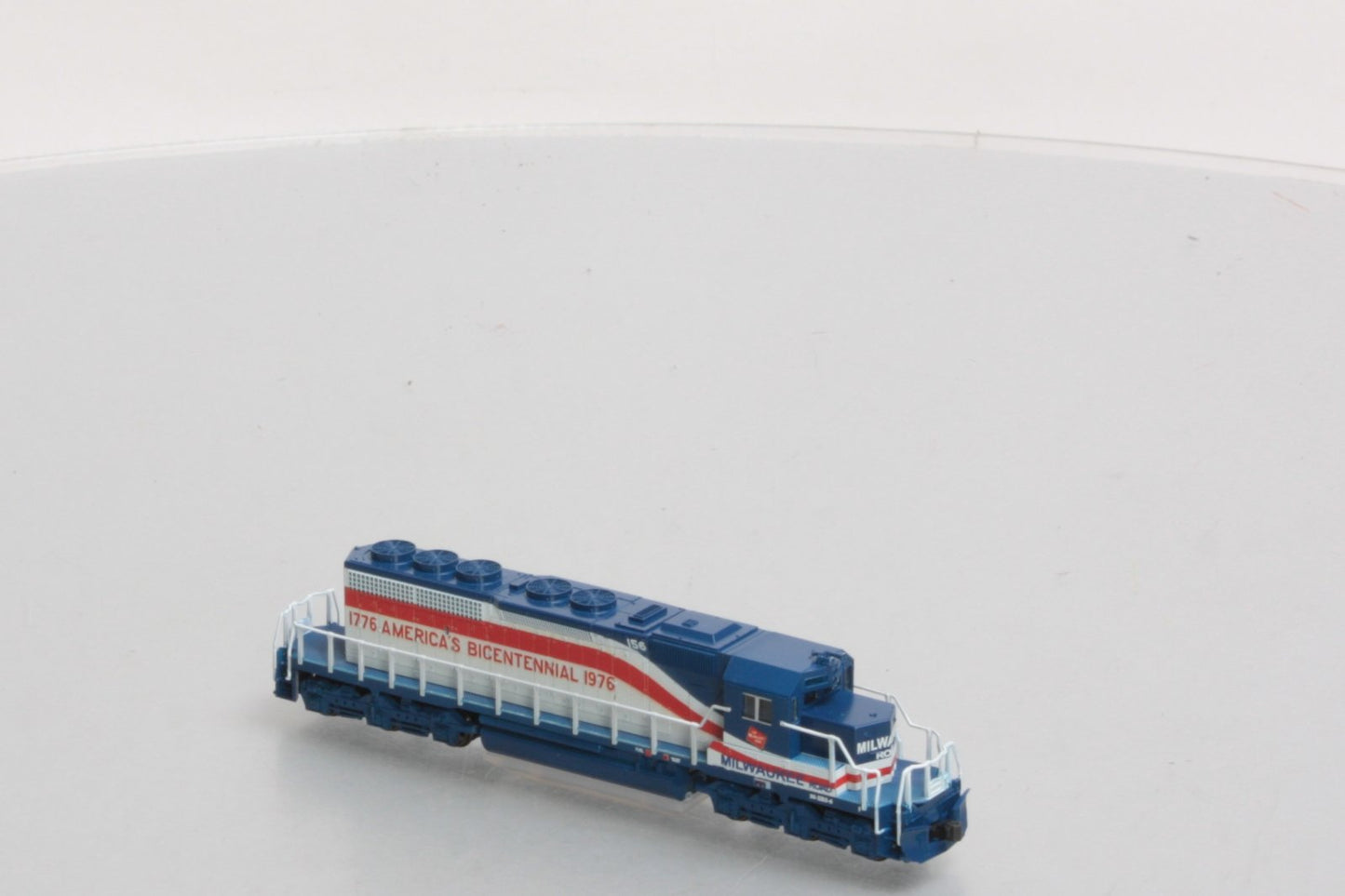 Kato 176-4830-KB-KB SD40-2 Early "Bicentennial" Diesel Locomotive #156