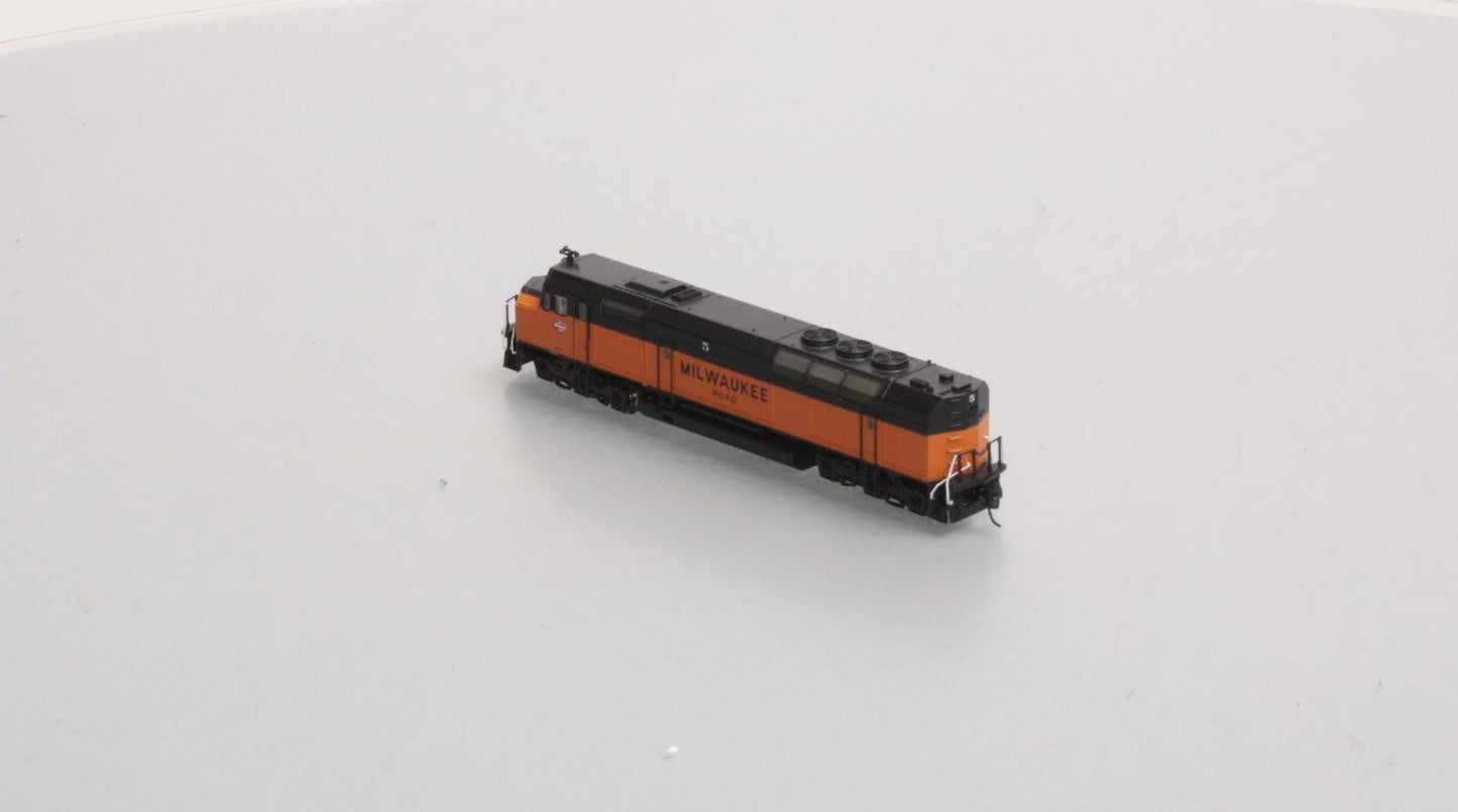 Athearn 16882 N Milwaukee Road FP45 with DCC & Sound Orange #5