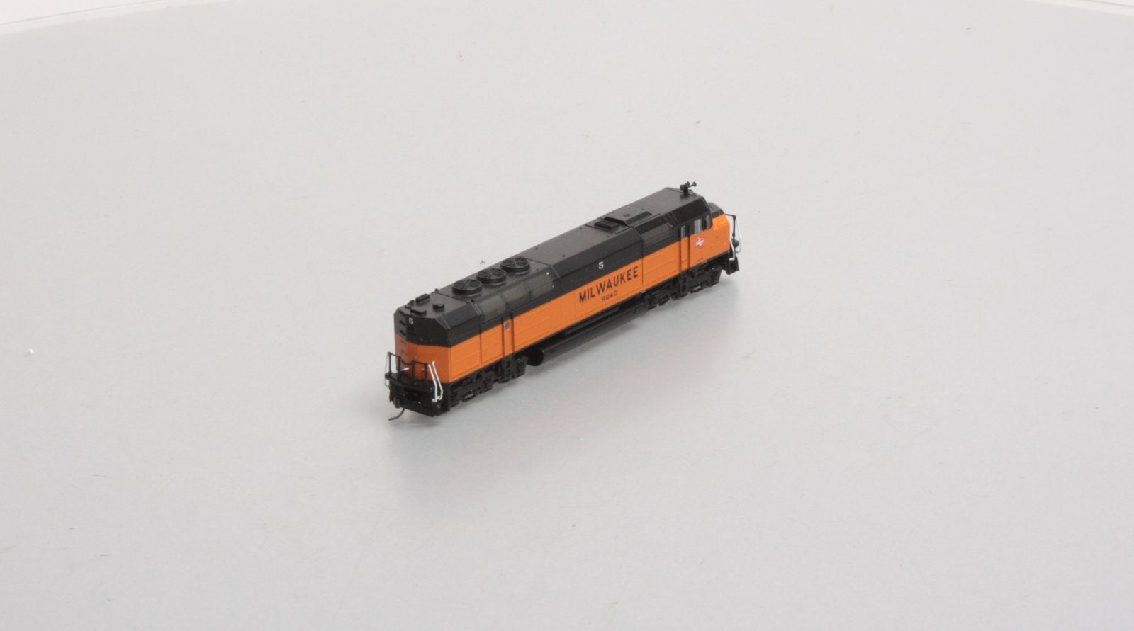 Athearn 16882 N Milwaukee Road FP45 with DCC & Sound Orange #5