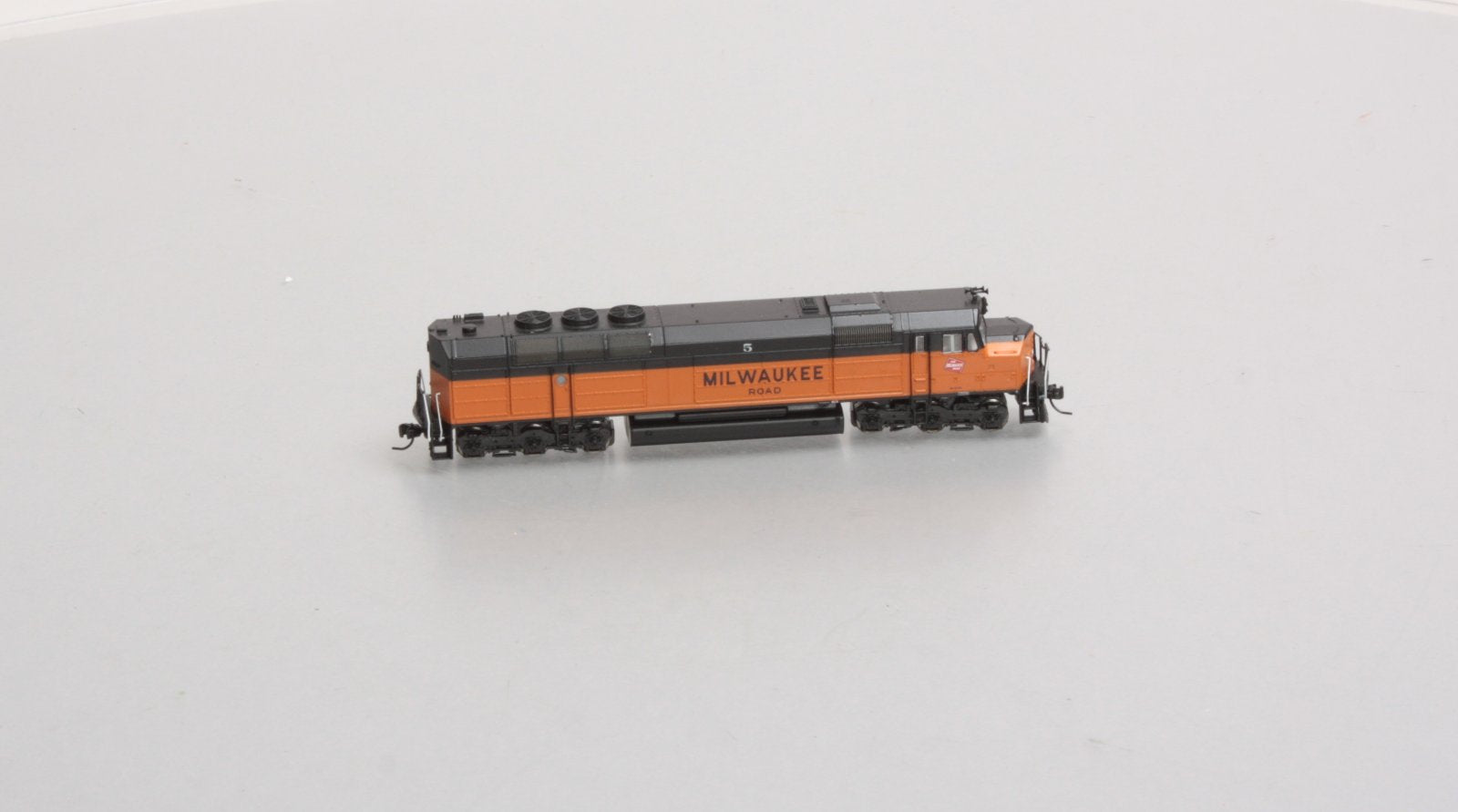 Athearn 16882 N Milwaukee Road FP45 with DCC & Sound Orange #5