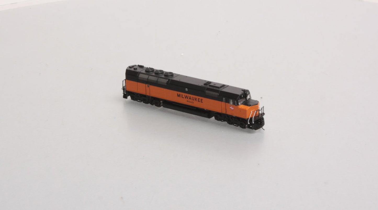 Athearn 16882 N Milwaukee Road FP45 with DCC & Sound Orange #5