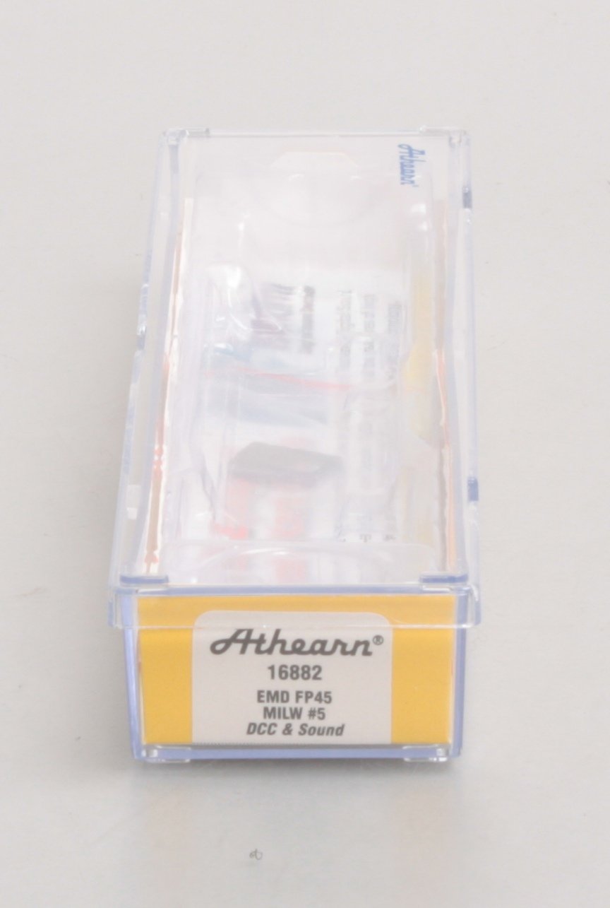 Athearn 16882 N Milwaukee Road FP45 with DCC & Sound Orange #5