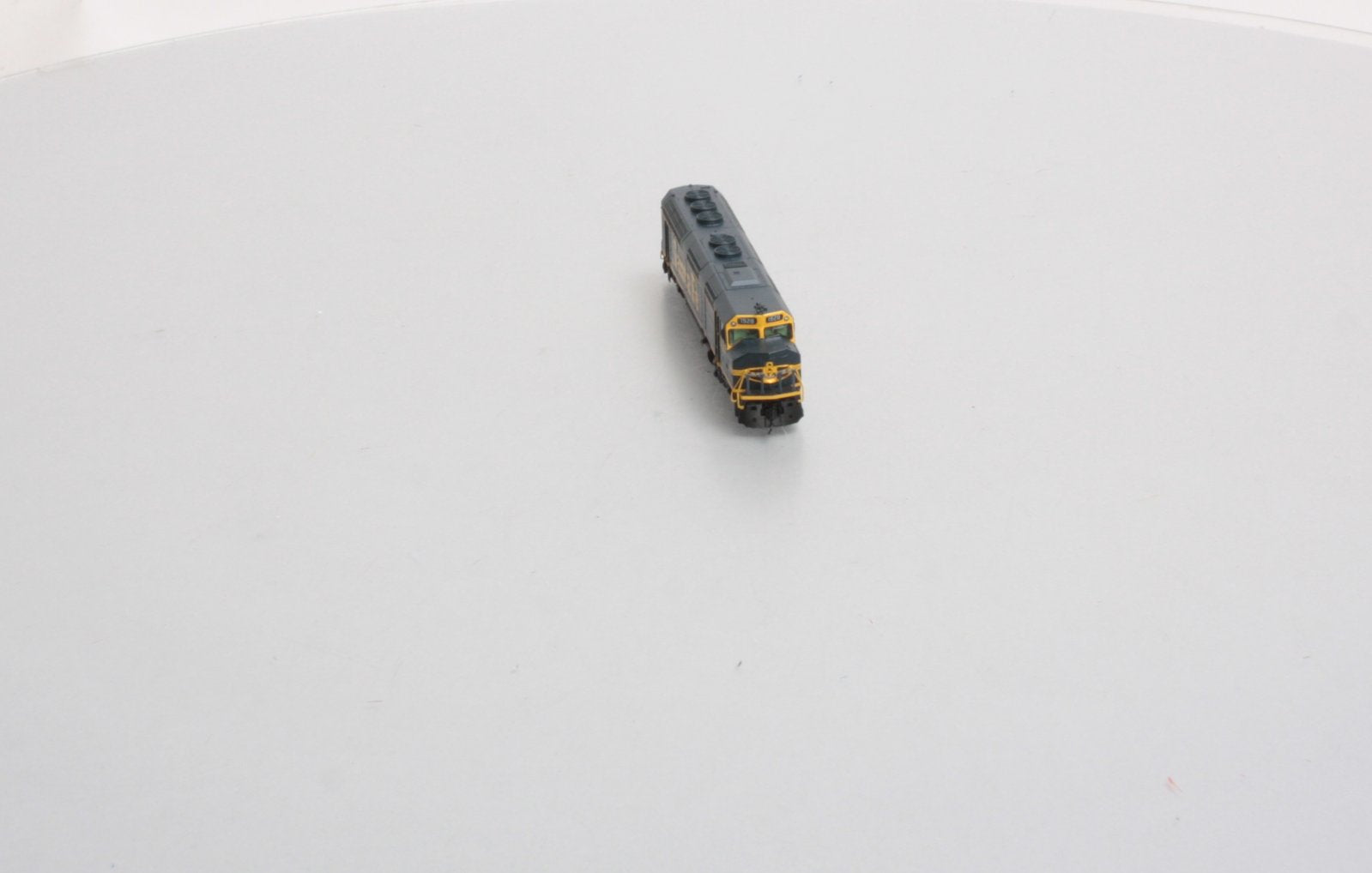 Athearn 16851 N Santa Fe F45 Diesel with DCC & Sound #1928