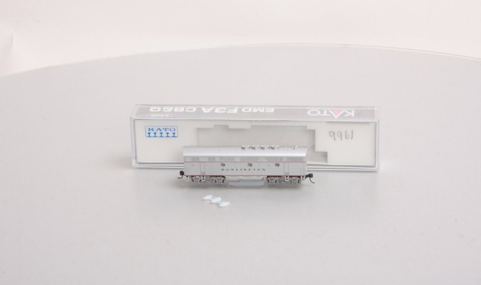 Kato 176-1302 Burlington/Silver & Black F3A #9961A – Trainz