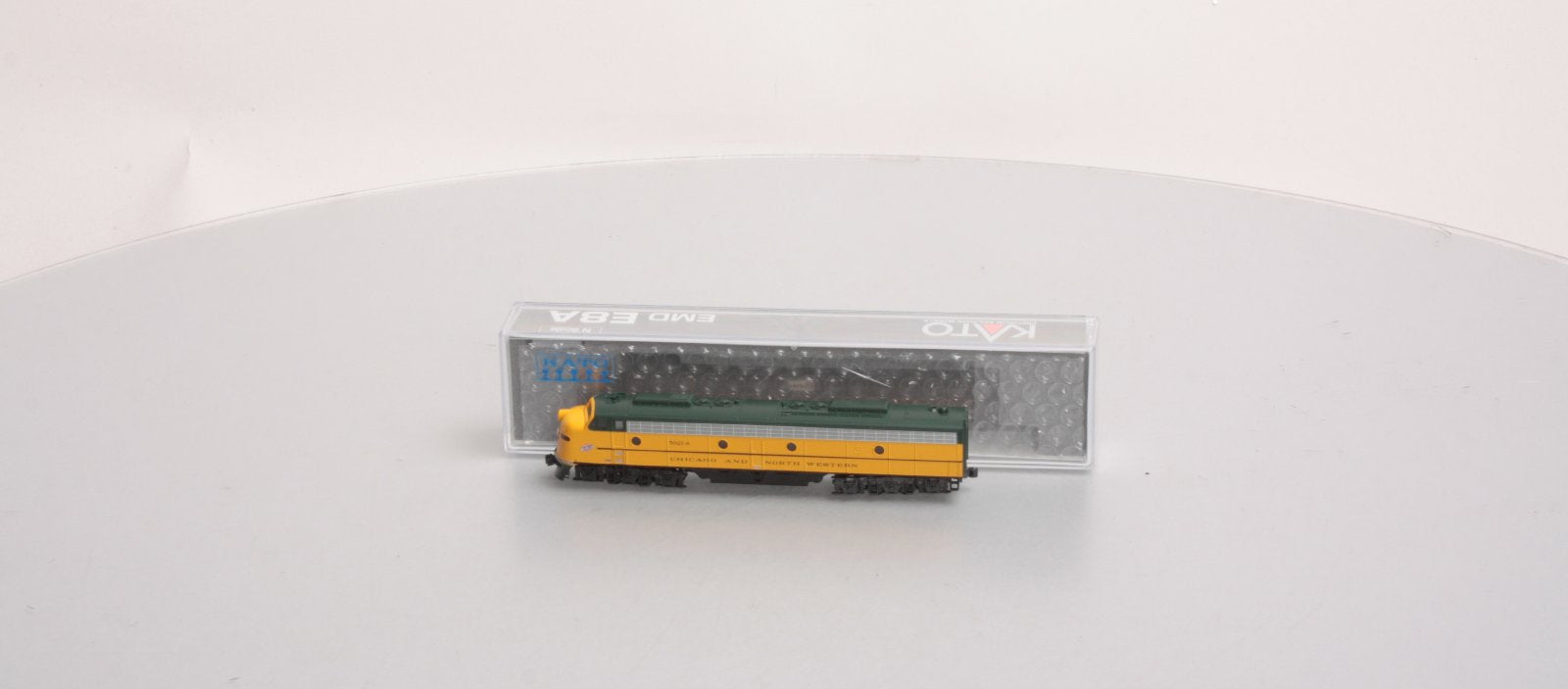 Kato 176-5360 N C&NW E8A Diesel Locomotive #5021A