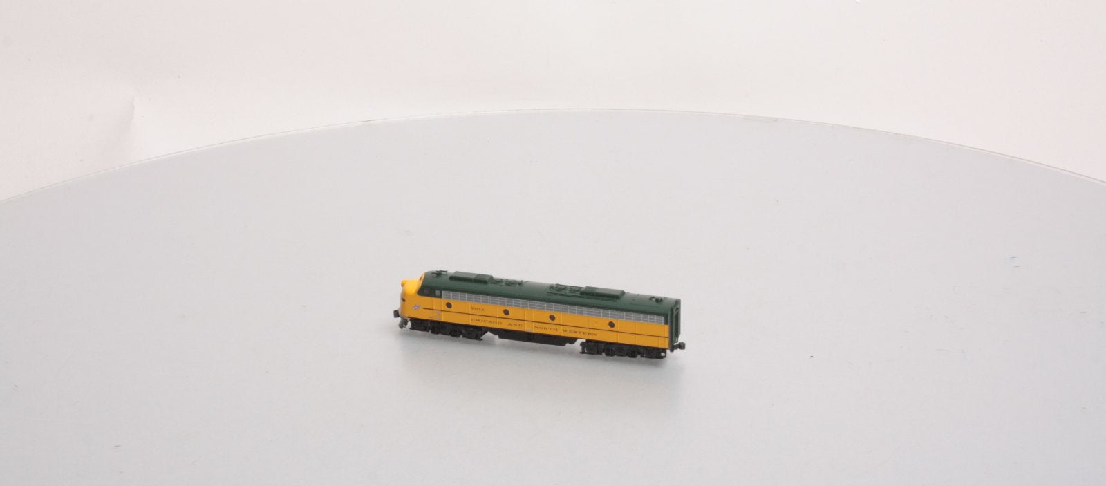 Kato 176-5360 N C&NW E8A Diesel Locomotive #5021A