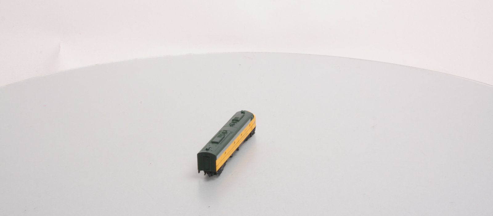 Kato 176-5360 N C&NW E8A Diesel Locomotive #5021A
