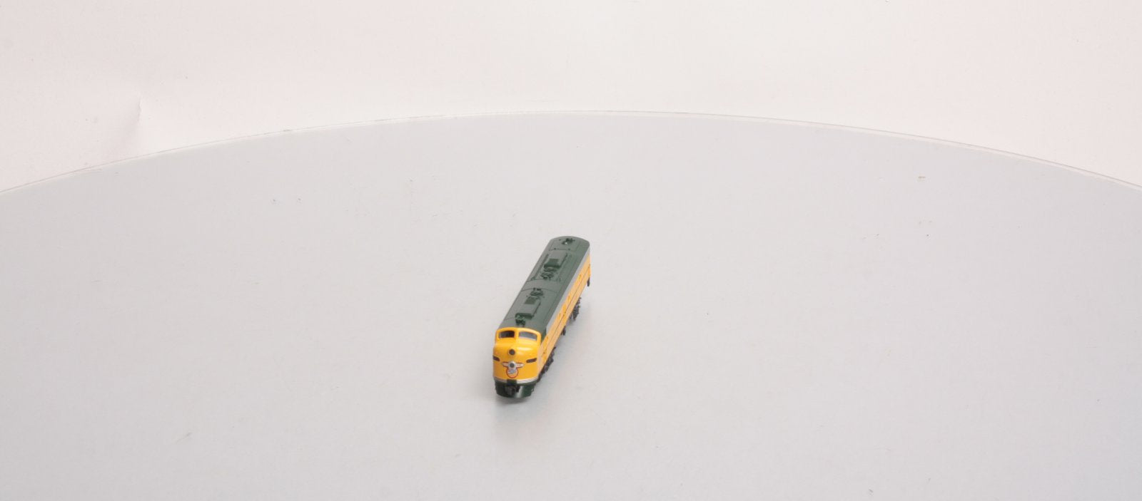 Kato 176-5360 N C&NW E8A Diesel Locomotive #5021A