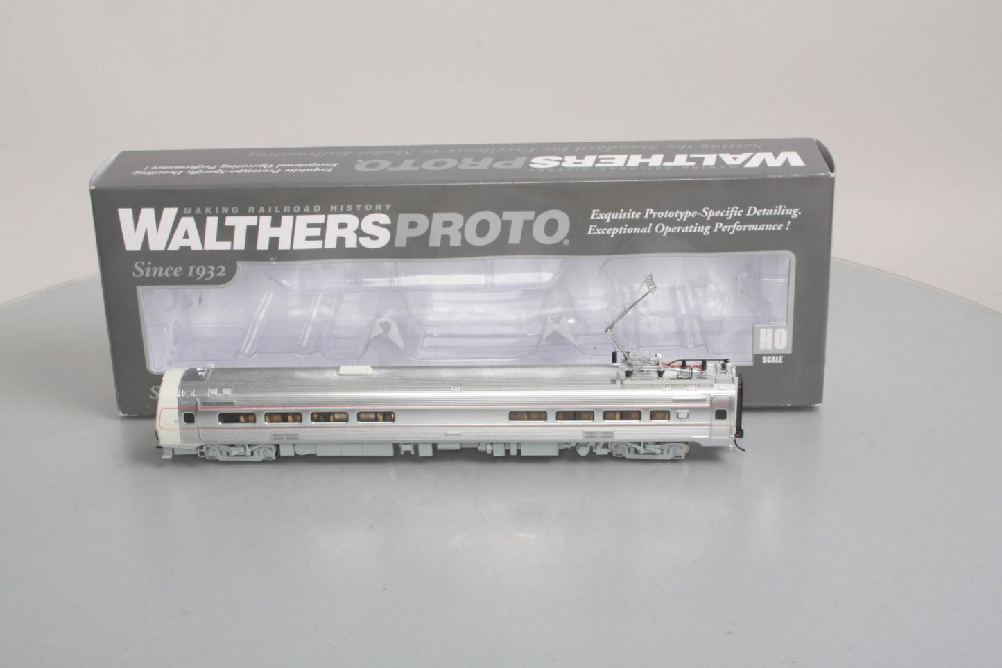 Walthers 920-13803 HO Pennsylvania Budd Metroliner Electric Multiple Unit